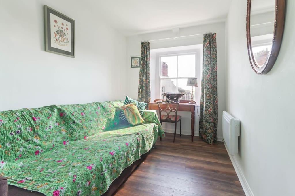 Alnwick Book Nook - Dog Friendly Apartment Exterior photo