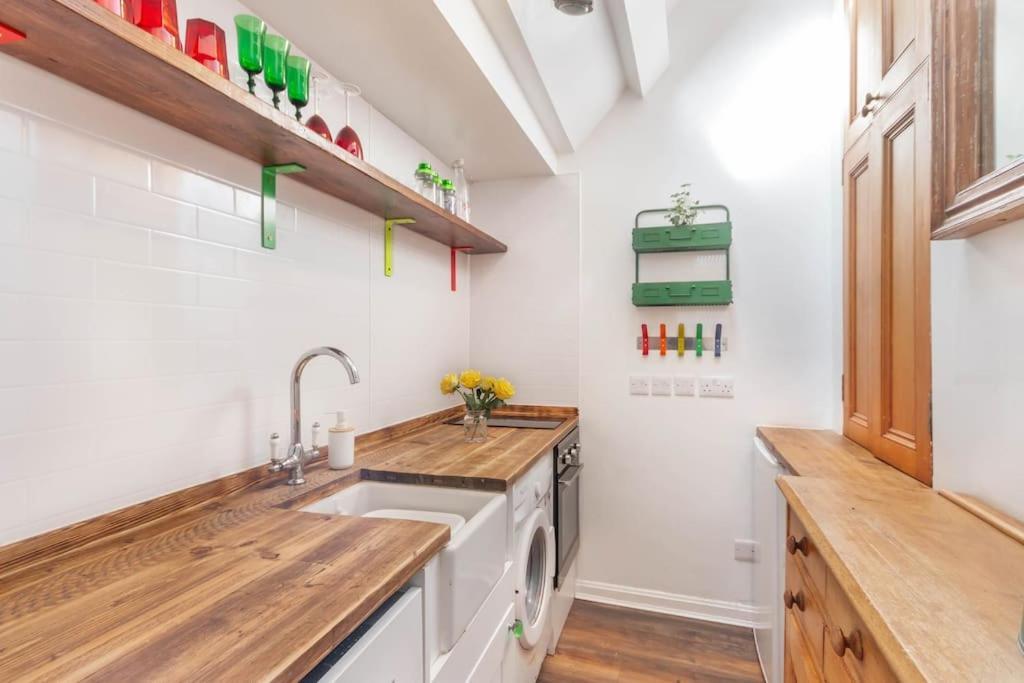 Alnwick Book Nook - Dog Friendly Apartment Exterior photo
