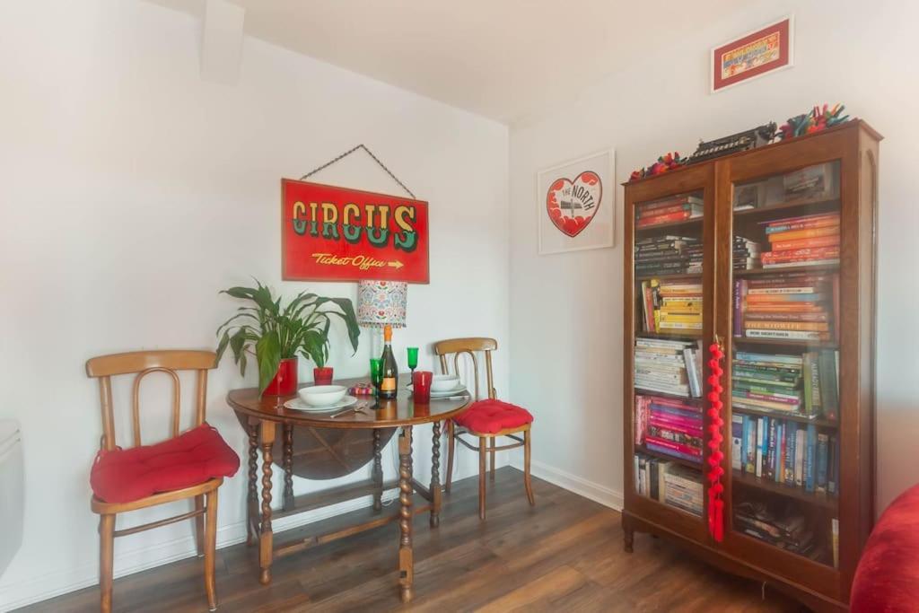 Alnwick Book Nook - Dog Friendly Apartment Exterior photo
